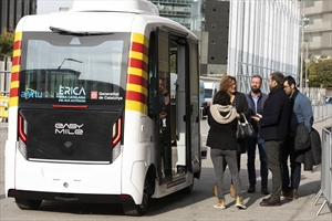 El bus autónomo EZ10 de Easy Mile fue exhibido en Barcelona - Crédito: Convergencialatina